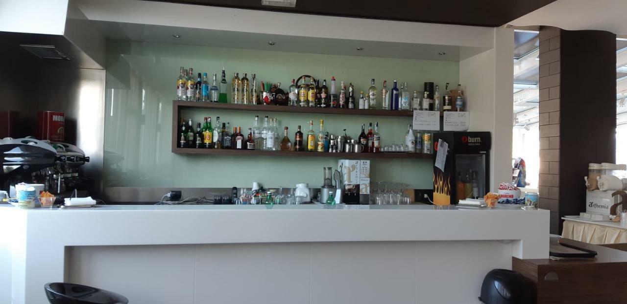 Hotel Saturday Palma Campania Bagian luar foto